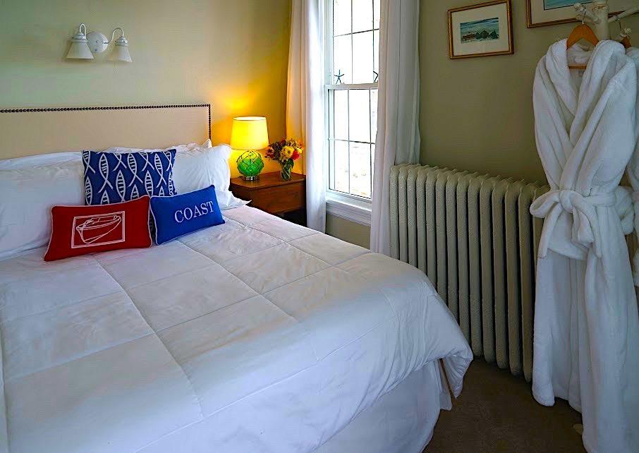 Captain Sawyer'S Bed And Breakfast Бутбей Харбър Екстериор снимка