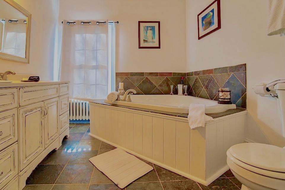 Captain Sawyer'S Bed And Breakfast Бутбей Харбър Екстериор снимка
