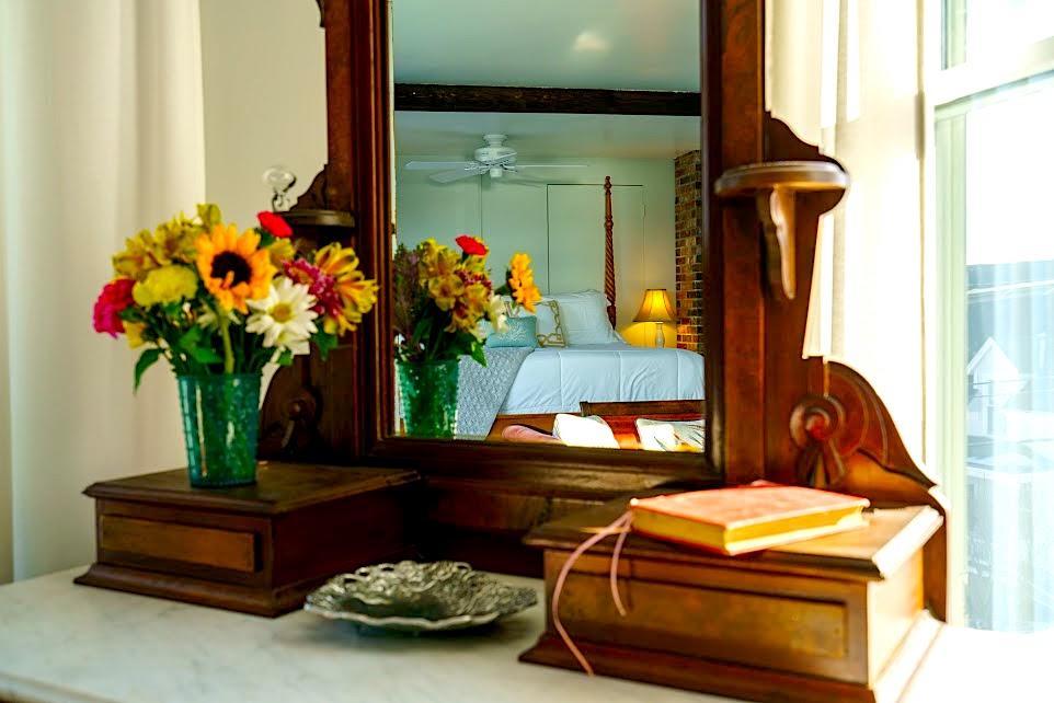 Captain Sawyer'S Bed And Breakfast Бутбей Харбър Екстериор снимка
