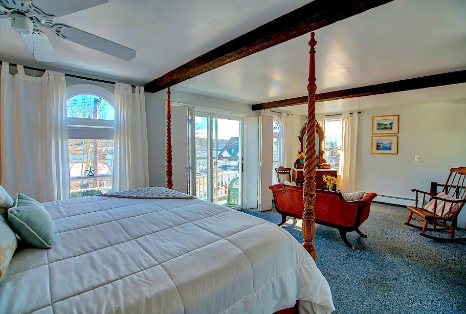 Captain Sawyer'S Bed And Breakfast Бутбей Харбър Екстериор снимка